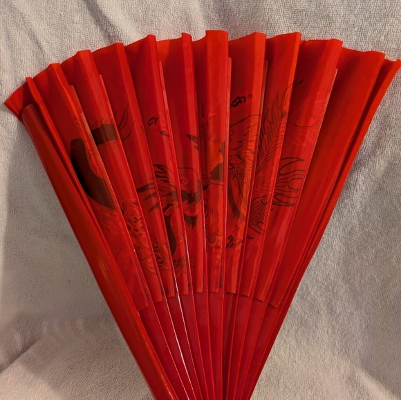 Vibrant Red Handheld Fan with Dragon Design - Picture 10 of 14